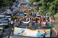 R&iacute;o Humano cargado de cultura afrocolombiana desfil&oacute; hacia el Petronio &Aacute;lvarez 