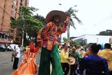 R&iacute;o Humano cargado de cultura afrocolombiana desfil&oacute; hacia el Petronio &Aacute;lvarez 