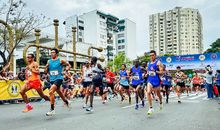 Atletas africanos volvieron a triunfar y bajaron los tiempos en la II Carrera del Pac&iacute;fico   
