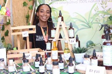 J&oacute;venes emprendedoras usan el viche como producto capilar: Zimbabwe al natural