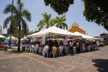 La Sant&iacute;sima Trinidad &lsquo;bendijo&rsquo; a emprendedores de la Comuna 9 