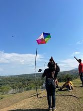 40 ni&ntilde;os pintan el cielo con sus cometas, gracias al programa Cultores