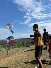 40 ni&ntilde;os pintan el cielo con sus cometas, gracias al programa Cultores