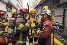 Autoridades y bomberos de Cali controlaron incendio en el Centro Comercial El Tesoro