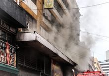 Autoridades y bomberos de Cali controlaron incendio en el Centro Comercial El Tesoro