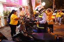 Conductores mal parqueados fueron &lsquo;pillados&rsquo; por los colectivos de cultura ciudadana de la Alcald&iacute;a de Cali