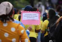 Conductores mal parqueados fueron &lsquo;pillados&rsquo; por los colectivos de cultura ciudadana de la Alcald&iacute;a de Cali