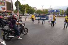 Conductores mal parqueados fueron &lsquo;pillados&rsquo; por los colectivos de cultura ciudadana de la Alcald&iacute;a de Cali