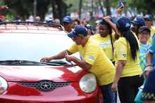 Conductores mal parqueados fueron &lsquo;pillados&rsquo; por los colectivos de cultura ciudadana de la Alcald&iacute;a de Cali