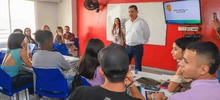 J&oacute;venes cale&ntilde;os avanzan hacia su meta de ser biling&uuml;es con el programa Todas y Todos a Estudiar Ingl&eacute;s