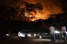 M&aacute;s de 300 personas ayudaron a controlar incendio en el norte de Cali