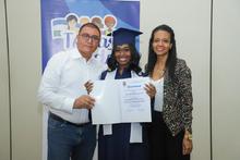 Nuevas egresadas de Todas y Todos a Estudiar, son t&eacute;cnicas laborales en dise&ntilde;o de modas 