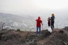 Cali se levanta para sanar las heridas del fuego en el cerro Altos de Menga