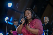 Un vozarr&oacute;n rompi&oacute; Los Cristales