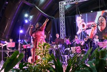 Un vozarr&oacute;n rompi&oacute; Los Cristales