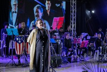 Un vozarr&oacute;n rompi&oacute; Los Cristales