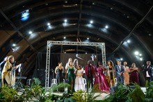 Un vozarr&oacute;n rompi&oacute; Los Cristales