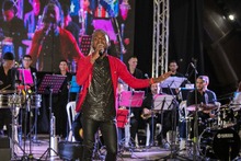 Un vozarr&oacute;n rompi&oacute; Los Cristales