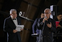 Un vozarr&oacute;n rompi&oacute; Los Cristales