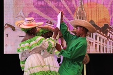Bailar para esquivar la guerra