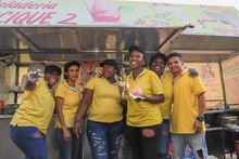 La Copa Conmebol Libertadores Femenina se endulza con los cholados de la calle novena