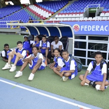 Tocando el cielo con los pies: ni&ntilde;os de la comuna 15 visitan el estadio Pascual Guerrero