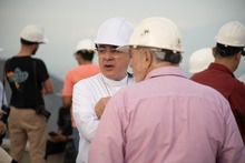 Monse&ntilde;or Luis Fernando Rodr&iacute;guez se conmociona por la renovaci&oacute;n de la casa del Cristo cale&ntilde;o