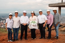 Monse&ntilde;or Luis Fernando Rodr&iacute;guez se conmociona por la renovaci&oacute;n de la casa del Cristo cale&ntilde;o