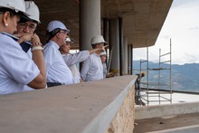 Monse&ntilde;or Luis Fernando Rodr&iacute;guez se conmociona por la renovaci&oacute;n de la casa del Cristo cale&ntilde;o