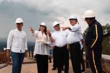 Monse&ntilde;or Luis Fernando Rodr&iacute;guez se conmociona por la renovaci&oacute;n de la casa del Cristo cale&ntilde;o