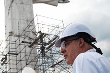 Monse&ntilde;or Luis Fernando Rodr&iacute;guez se conmociona por la renovaci&oacute;n de la casa del Cristo cale&ntilde;o