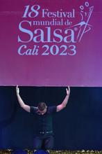 El sacerdote V&iacute;ctor Gaviria Molina quiere ser el patrono de los bailarines