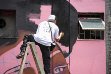 Festival Graficalia, Colores de Vida pint&oacute; la Avenida 6ta de Cali con su Mural Gozate la sexta, &iexcl;v&eacute;!