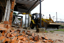 Demolici&oacute;n de la estructura cancha Comuneros 1