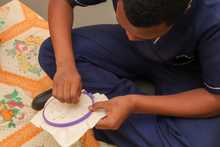 Cuentos tradicionales transformados en arte por estudiantes cale&ntilde;os