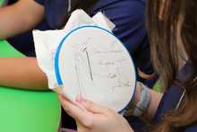 Cuentos tradicionales transformados en arte por estudiantes cale&ntilde;os