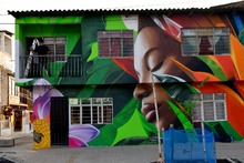 Mural de Infraestructura cautiva a propios y visitantes en el Bulevar de Oriente