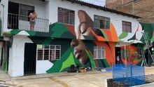 Mural de Infraestructura cautiva a propios y visitantes en el Bulevar de Oriente