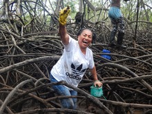 Ganadores del &lsquo;Aut&eacute;ntico Sabor Cale&ntilde;o&rsquo; exploran la faena de piangua en Tumaco