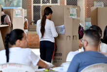 En el coliseo El Pueblo cale&ntilde;os se dieron cita para votar