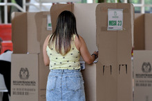 En el coliseo El Pueblo cale&ntilde;os se dieron cita para votar