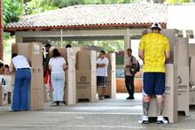 En el coliseo El Pueblo cale&ntilde;os se dieron cita para votar
