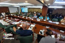 Agentes de tr&aacute;nsito en alistamiento de primer grado para celebraci&oacute;n del Halloween