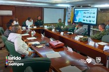 Agentes de tr&aacute;nsito en alistamiento de primer grado para celebraci&oacute;n del Halloween