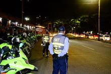 Agentes de tr&aacute;nsito en alistamiento de primer grado para celebraci&oacute;n del Halloween