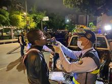 Agentes de tr&aacute;nsito en alistamiento de primer grado para celebraci&oacute;n del Halloween