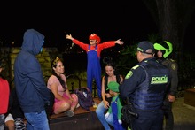 Acompa&ntilde;amiento de las autoridades durante jornada del Halloween en zonas tradicionales de celebraci&oacute;n