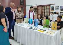 Jard&iacute;n colgante biotecnol&oacute;gico, la novedad en la feria de la ciencia y el arte de la Instituci&oacute;n Santo Tom&aacute;s