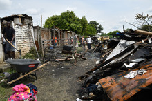 Se entregaron ayudas humanitarias a damnificados del sector Villa Uribe, Comuna 13