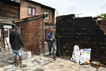 Se entregaron ayudas humanitarias a damnificados del sector Villa Uribe, Comuna 13